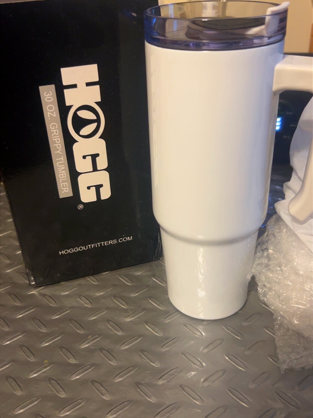 Hogg 30 oz Grippy Tumbler in White with Clear Lid